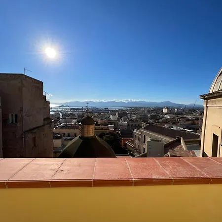 Centro Storico Via Manno アパート