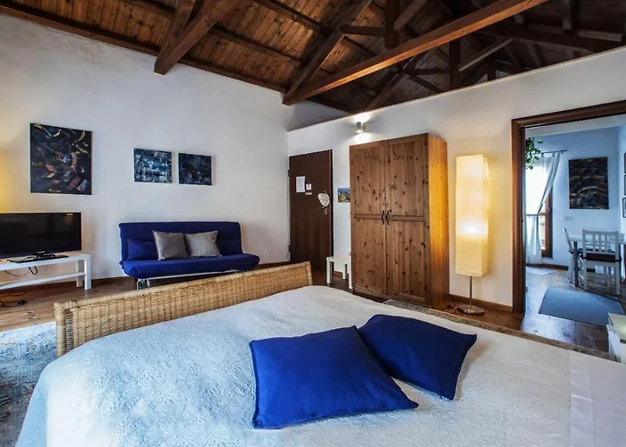 Centro Storico Via Manno Apartment *